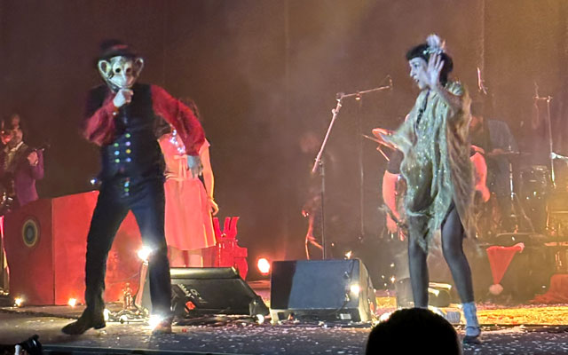 Vinicio Capossela, Conciati per le feste
