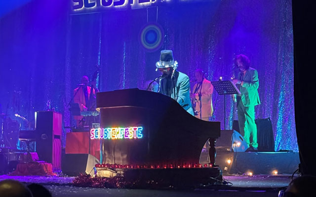 Vinicio Capossela, Conciati per le feste